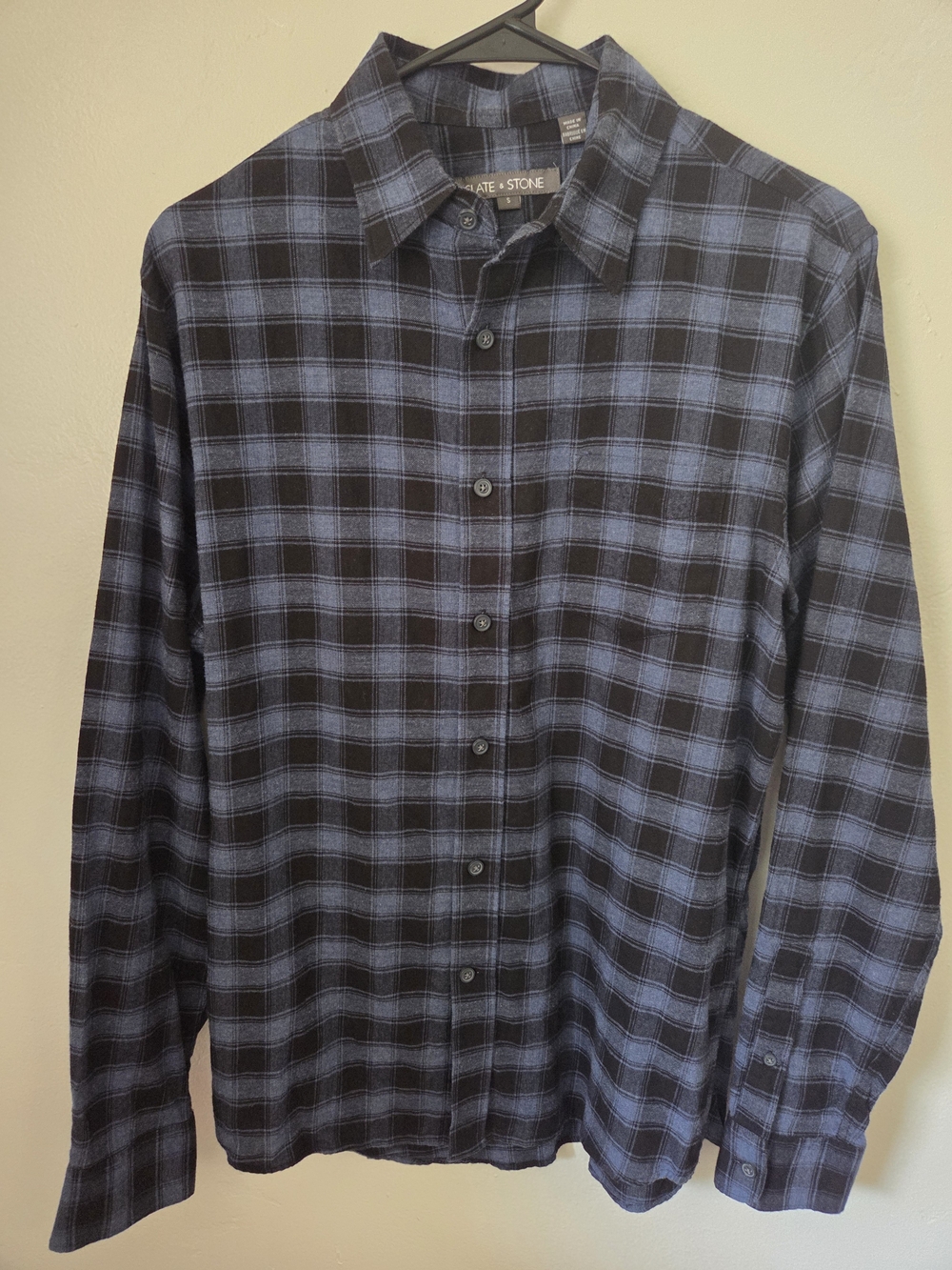 Slate & Stone Men's Blue and Black Plaid Button-Up Shirt